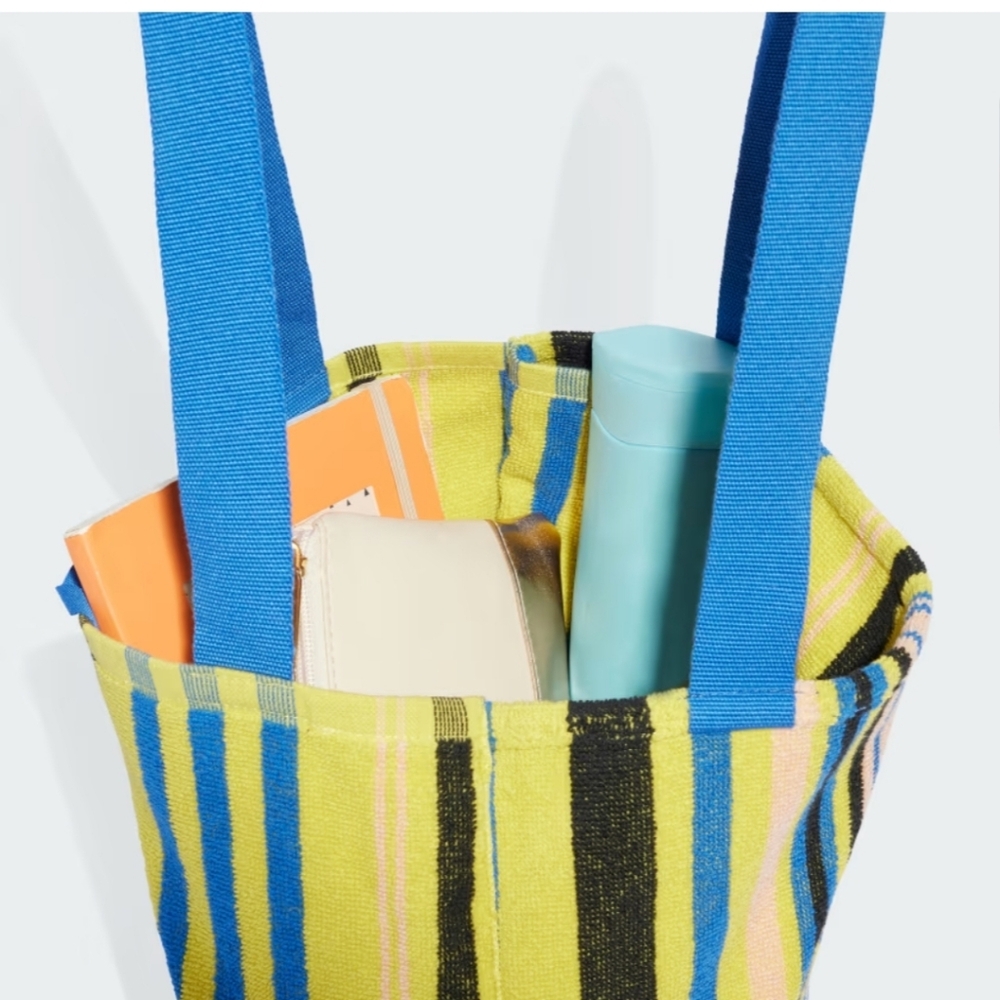 Adidas Towel Tote / Packable Towel - Picture 6 of 6